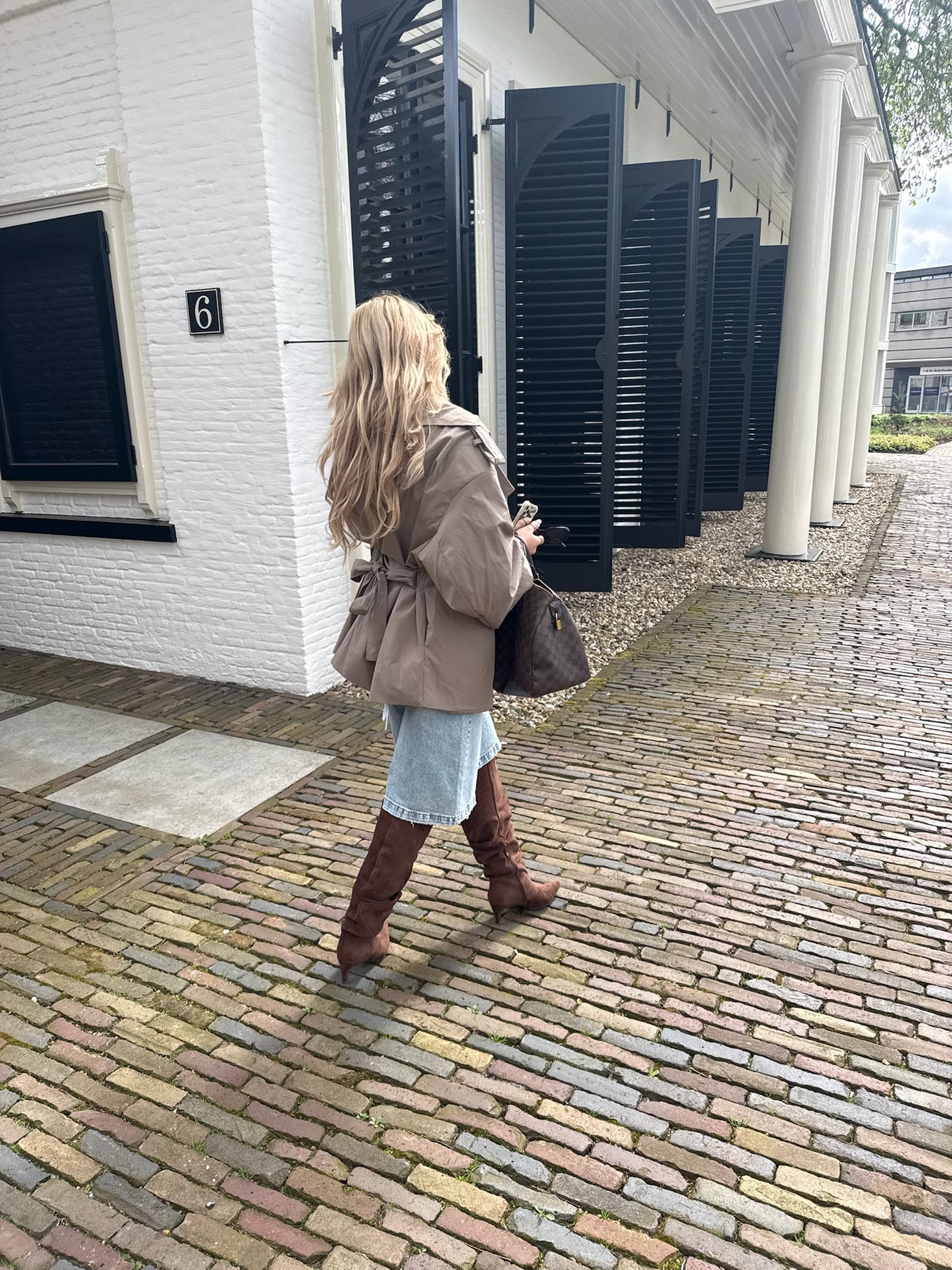 Short trenchcoat taupe