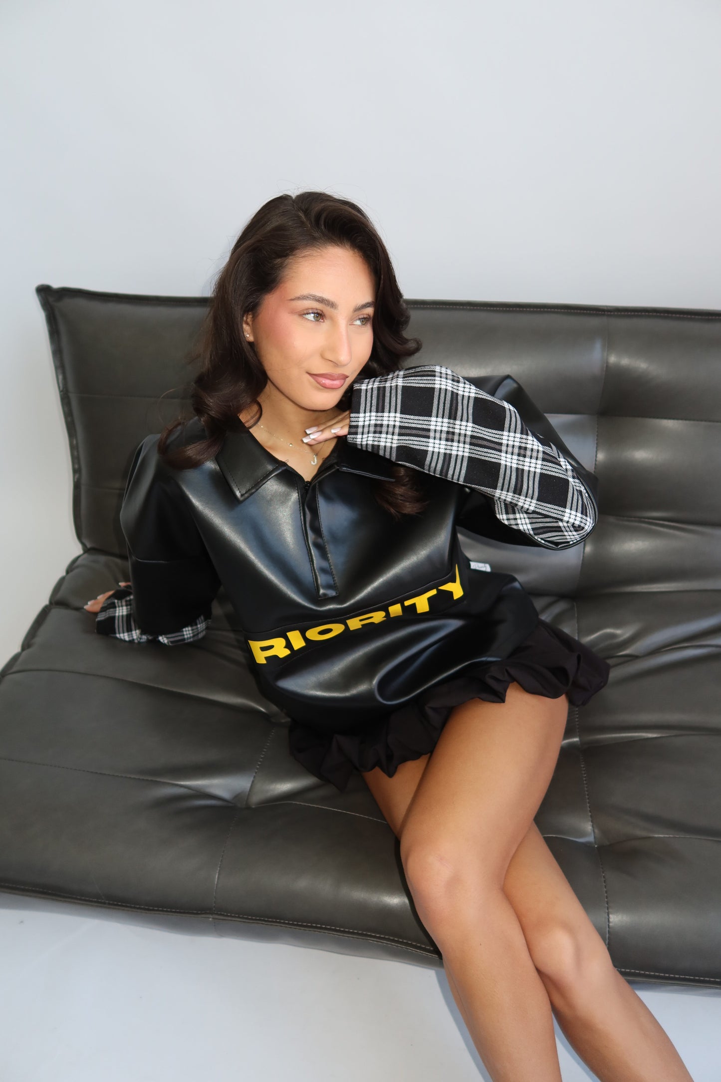 Priority leather top - black