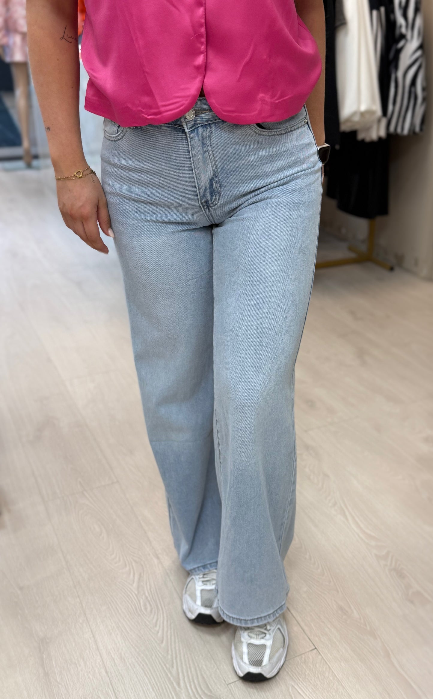 HIGH WAISTED JEANS - LIGHT BLUE