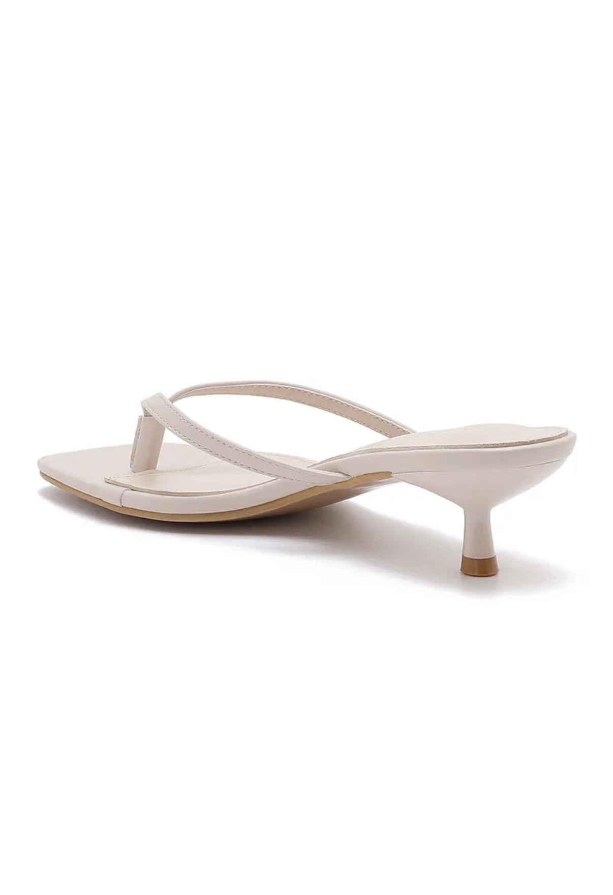 Square heeled flip-flops beige