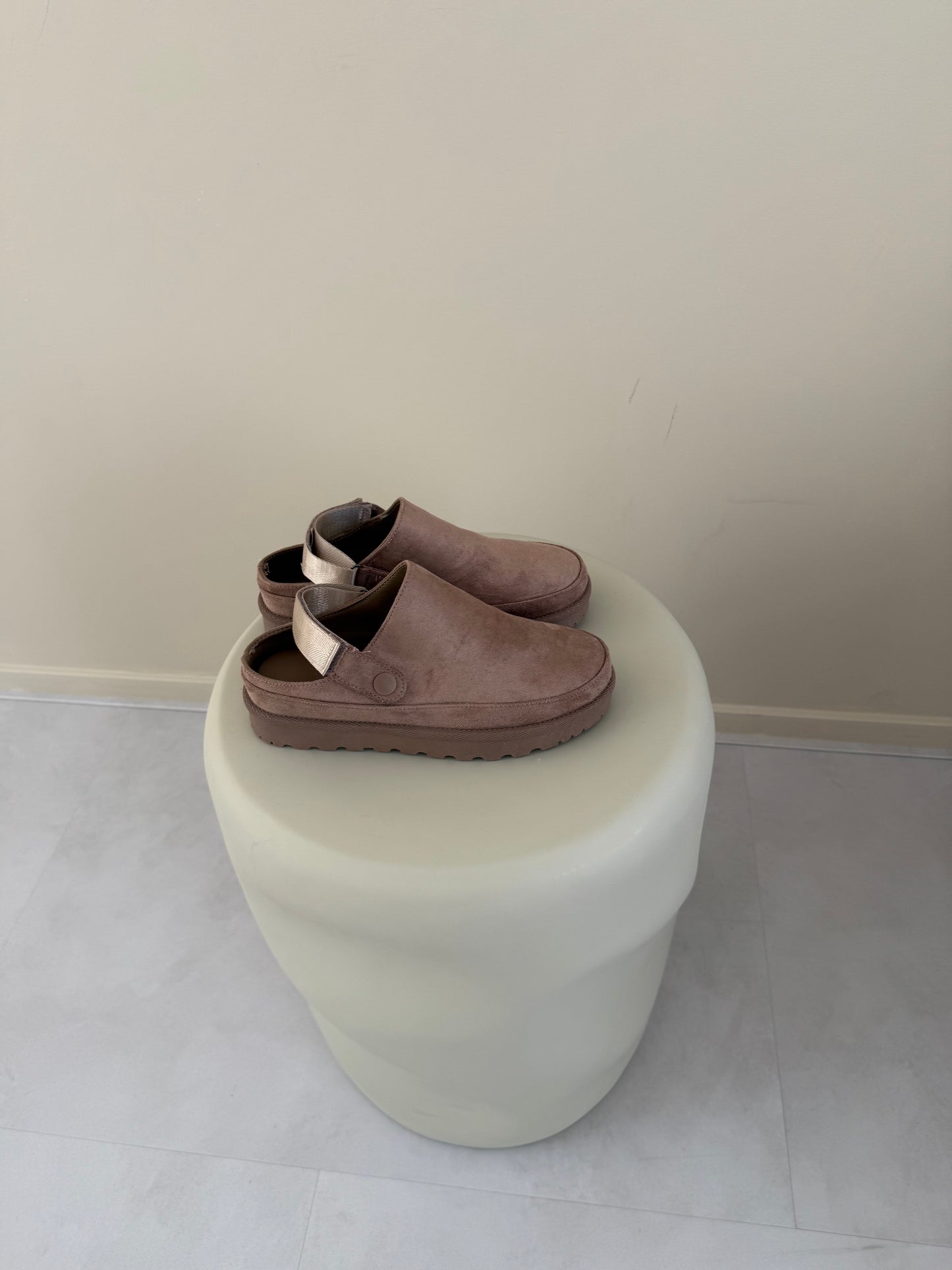Slip-on suède taupe