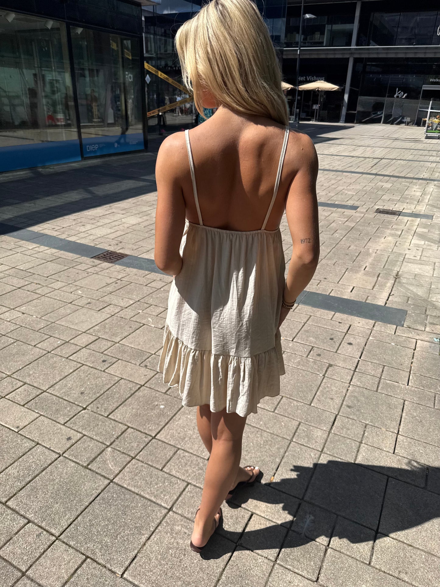 Short basic dress beige
