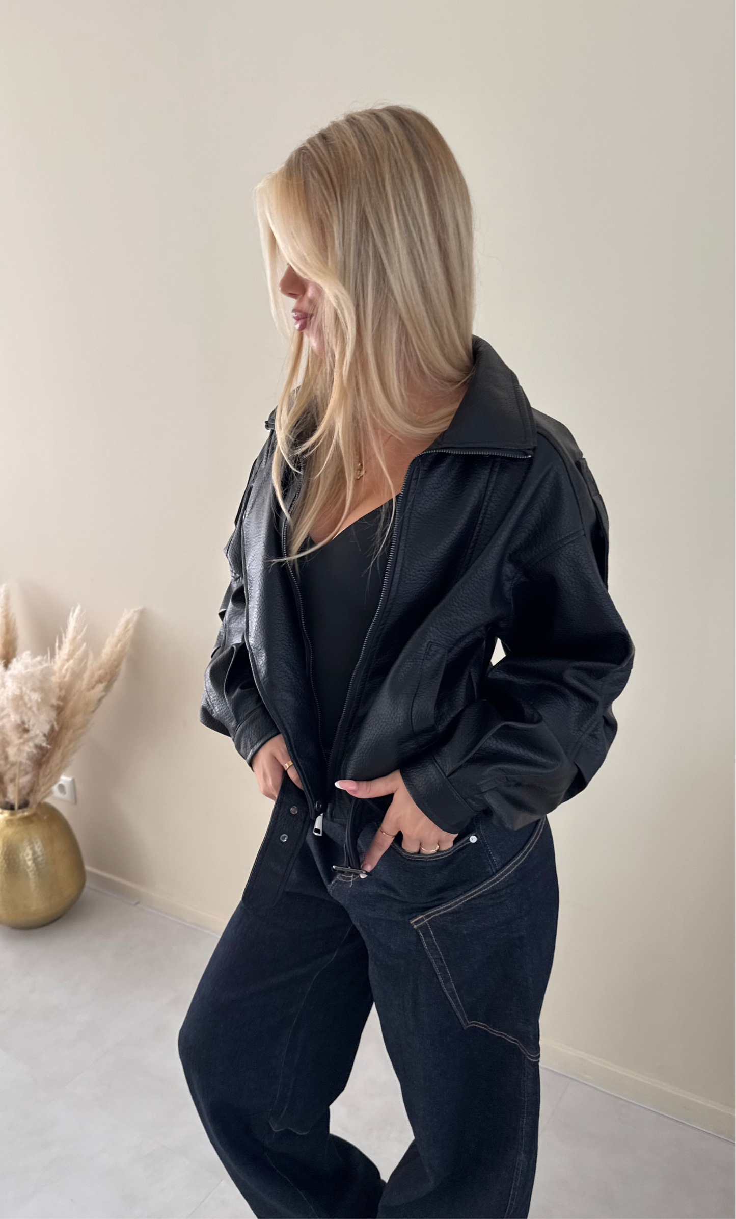PU bomber jacket zwart
