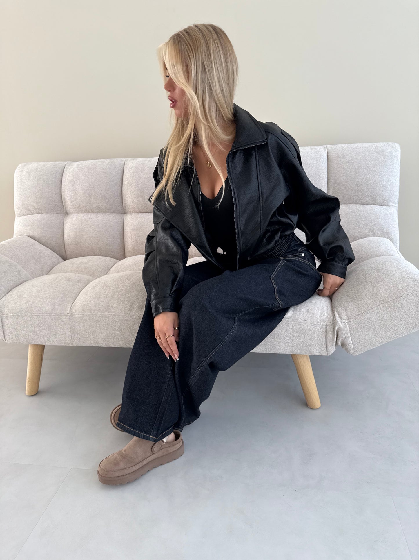 PU bomber jacket zwart