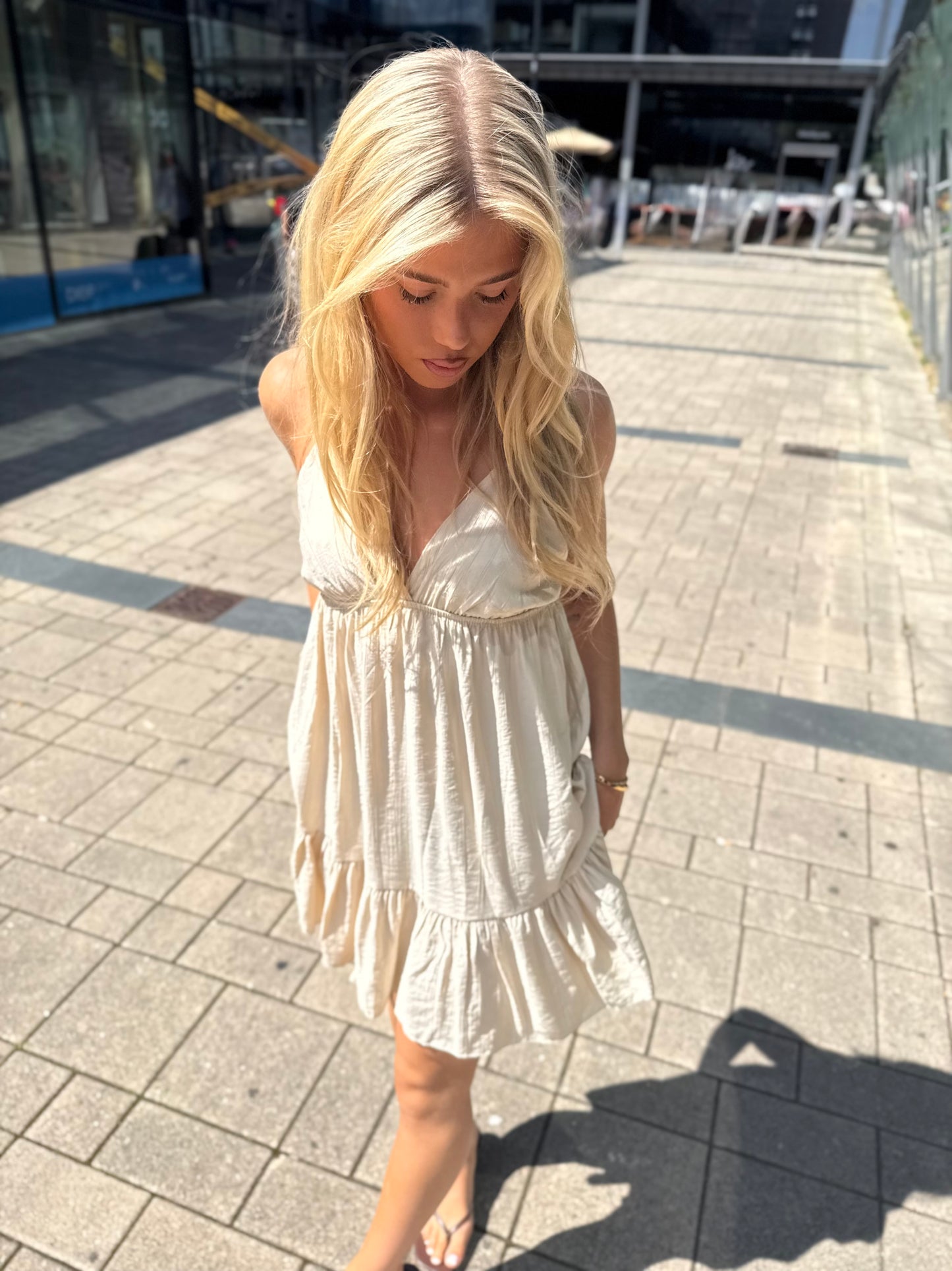 Short basic dress beige