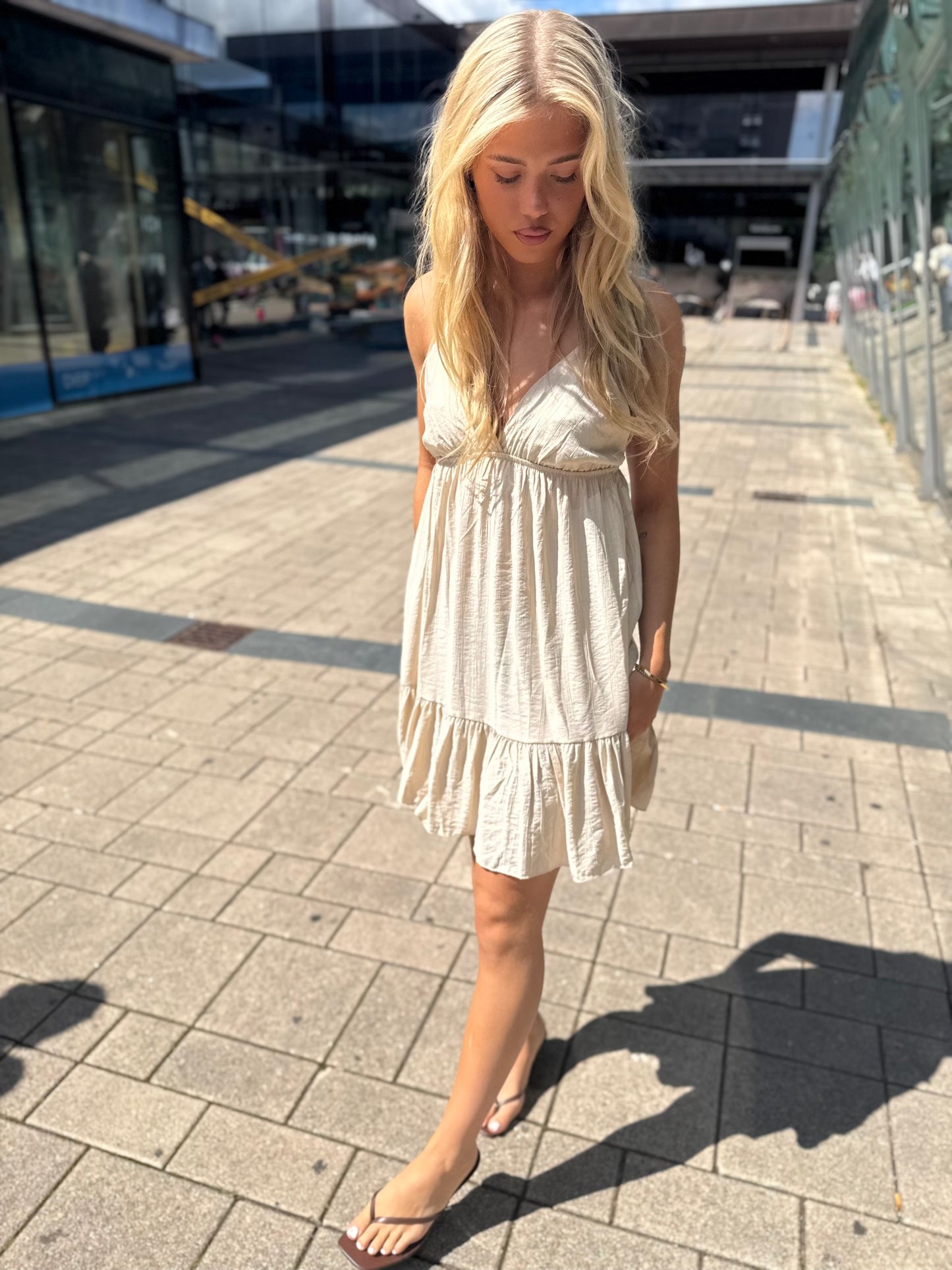 Short basic dress beige