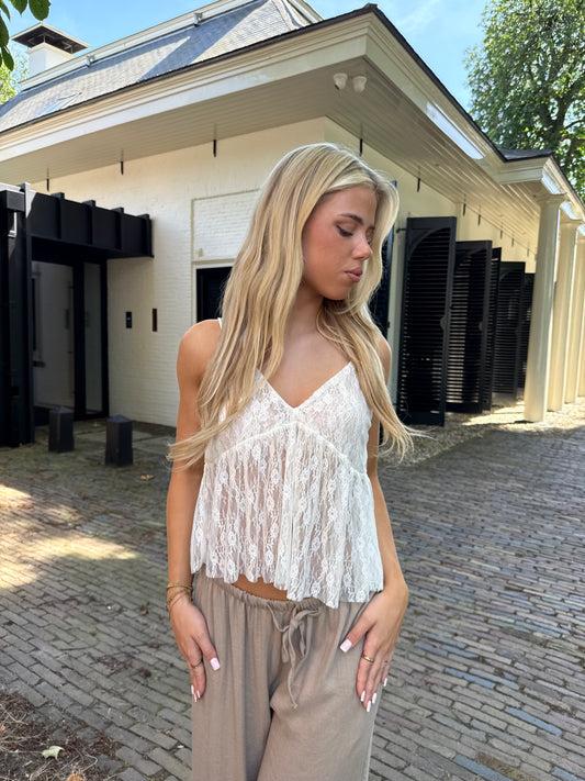 Flowy lace top cream
