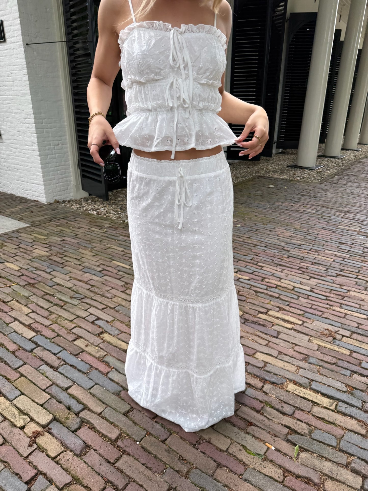 Embroidered skirt white