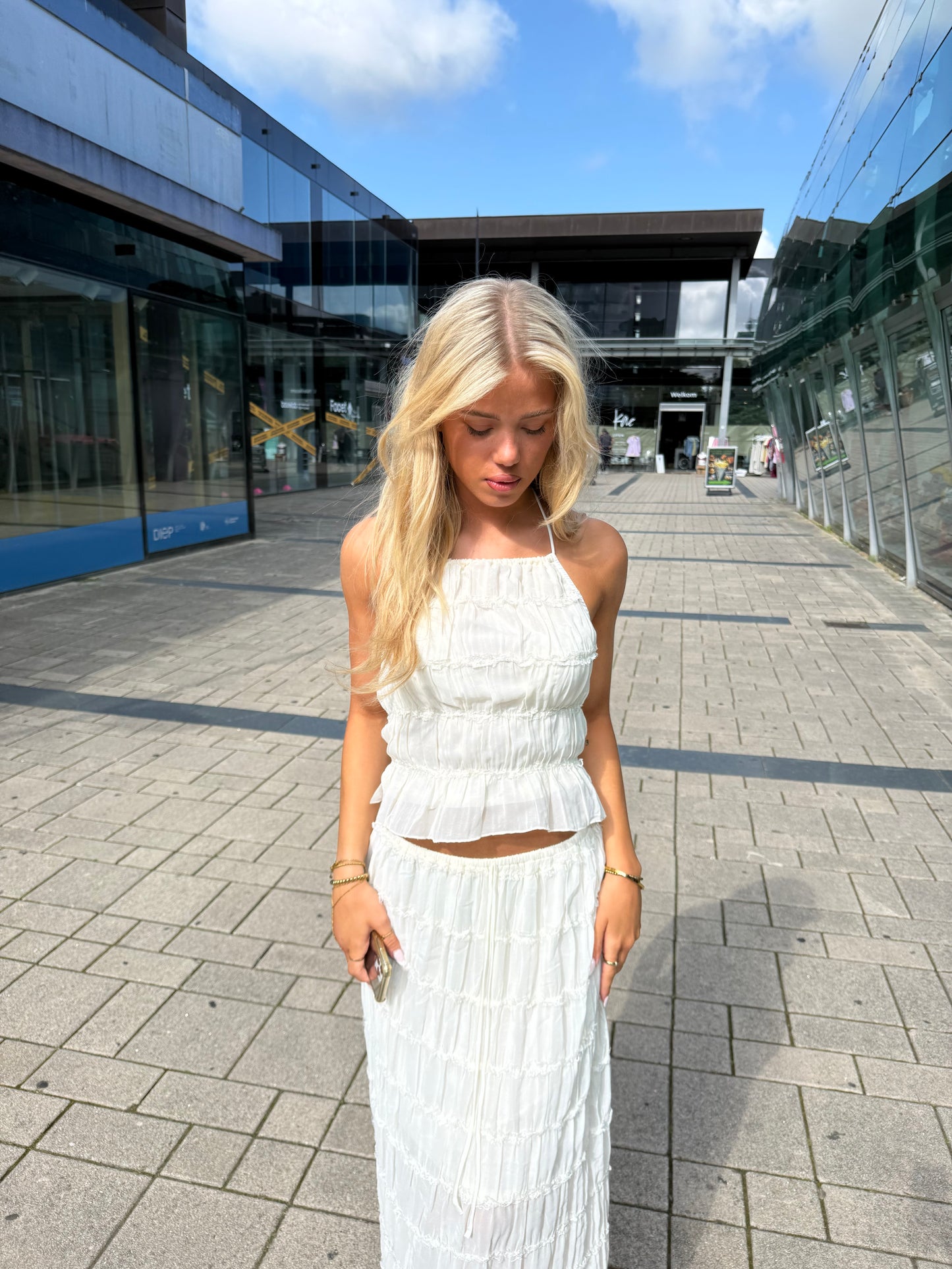 Distressed top cream