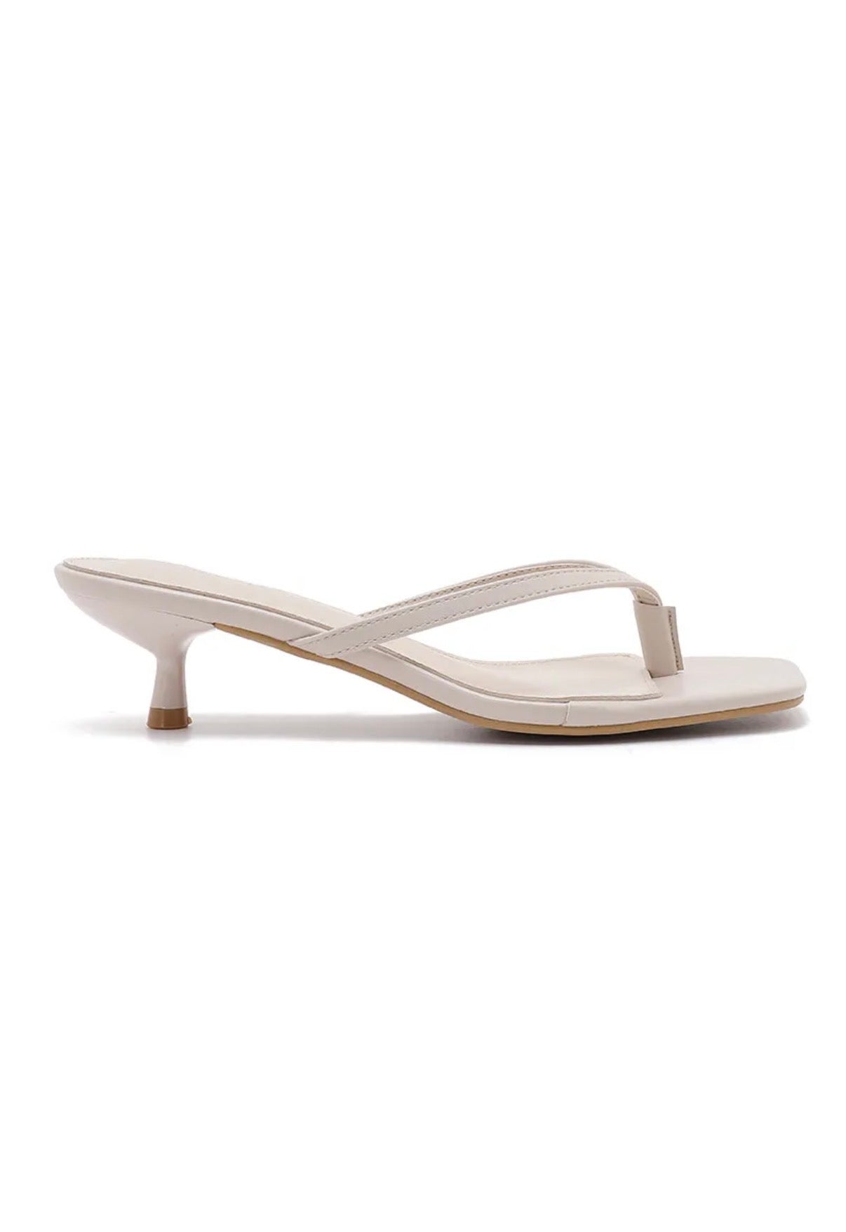 Square heeled flip-flops beige