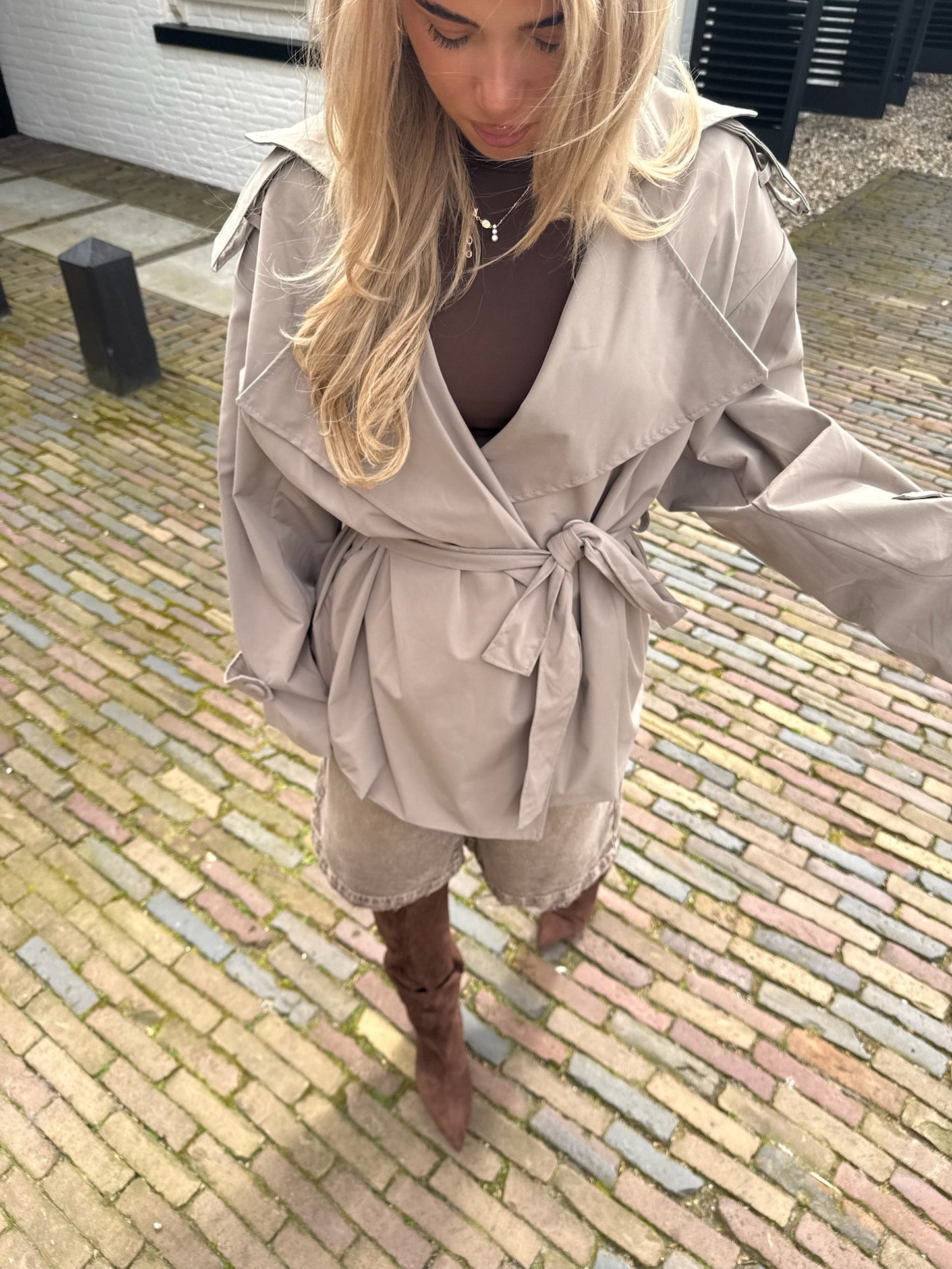 Short trenchcoat taupe