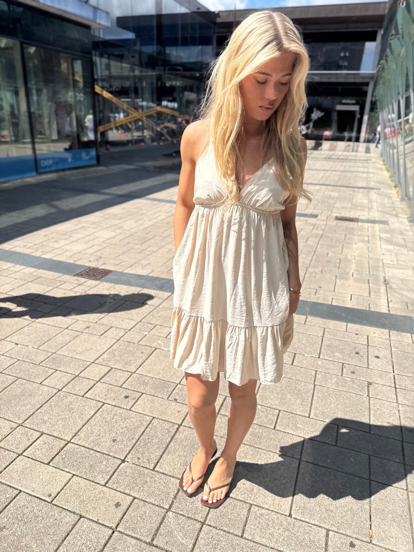 Short basic dress beige