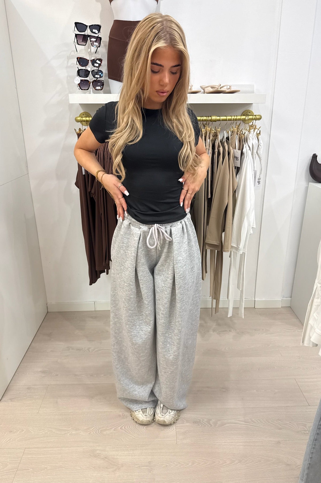 Wide leg pleated jogger