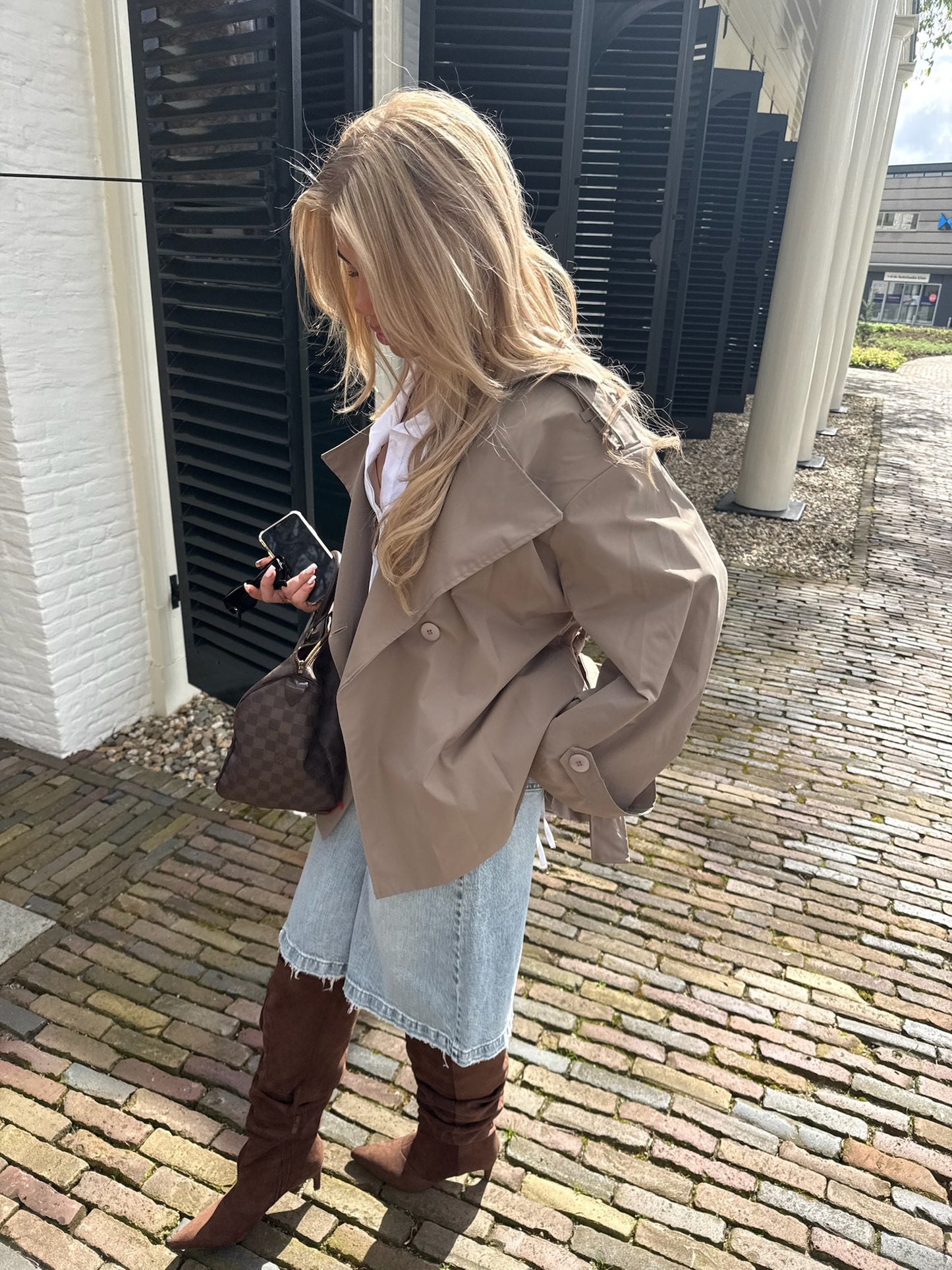 Short trenchcoat taupe