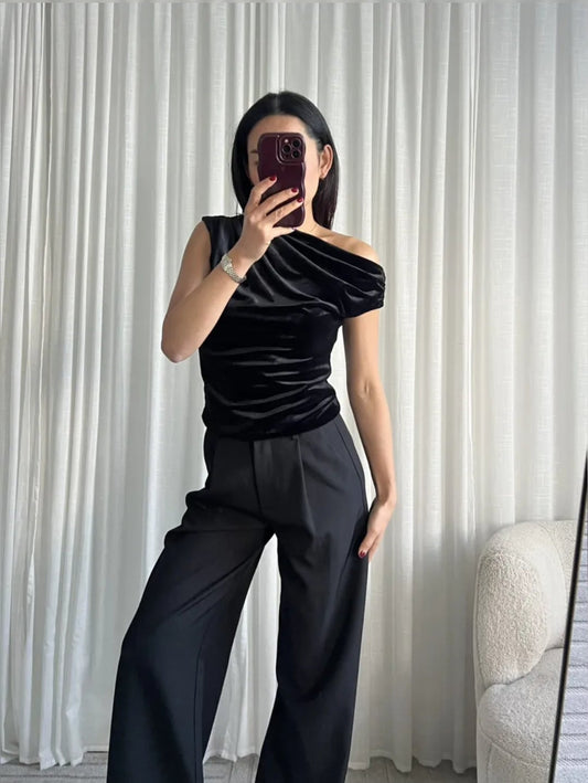 Off shoulder velvet top black